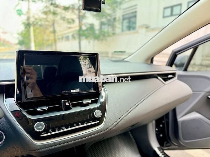 Toyota Corolla Altis 2024 1.8V 17,000 km siêu cọp.