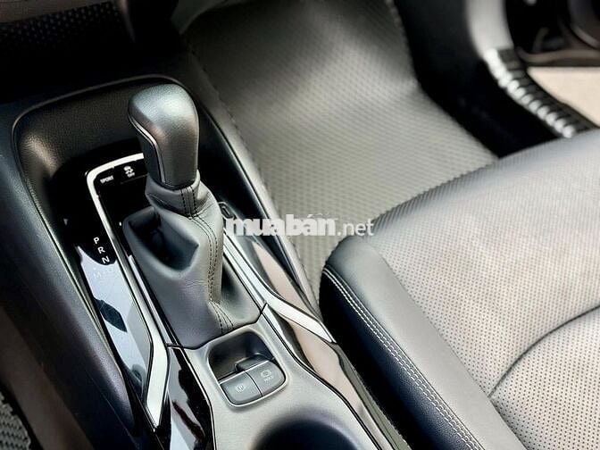 Toyota Corolla Altis 2024 1.8V 17,000 km siêu cọp.