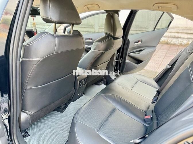 Toyota Corolla Altis 2024 1.8V 17,000 km siêu cọp.