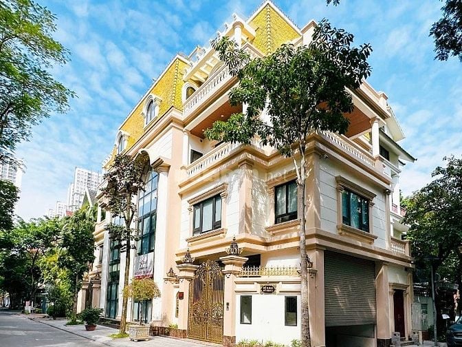 Biệt Thự Căn Góc 3 Mặt Thoáng Phố Trần Kim Xuyến - 165M2* 75 Tỷ