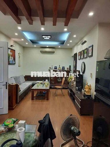 Bán căn hộ KĐT Việt Hưng 104m 3 ngủ, tầng đẹp ,nội thất đẹp 5,3 tỳ