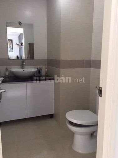 Bán căn hộ CC CC Bàu Cát II, Thang máy 2,8 tỷ, 60m2, lầu cao.