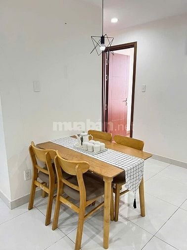Chung cư ngay chợ lớn Q5 , gần Q1 , 82m2 , 2 PN , nội thất cao cấp , 