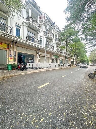 Mặt bằng, nguyên lầu cityland giá chỉ từ 8tr, có thang máy, 2 phòng
