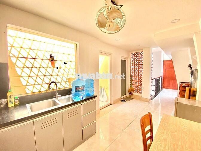 Mặt bằng, nguyên lầu cityland giá chỉ từ 8tr, có thang máy, 2 phòng