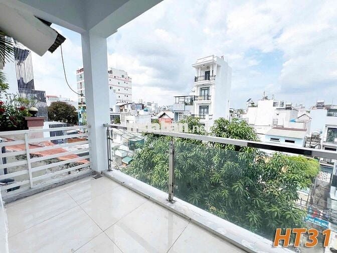 TRỐNG SẴN CĂN HỘ BAN CÔNG NỘI THẤT CẤP