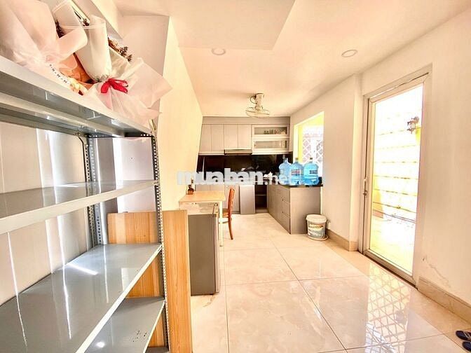 Mặt bằng, nguyên lầu cityland giá chỉ từ 8tr, có thang máy, 2 phòng