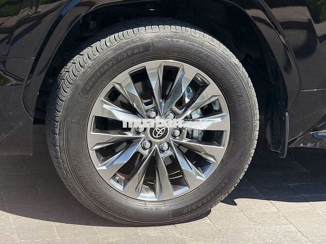 Toyota Land Cruiser 300 VXR V6 2023, Chất Như Mới