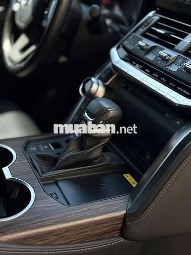 Toyota Land Cruiser 300 VXR V6 2023, Chất Như Mới
