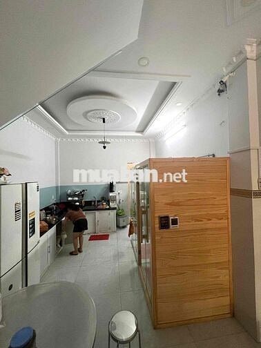 NHÀ HXT THÔNG MỚI ĐẸP 4PN QUANG TRUNG P8 GV DT 4*20M