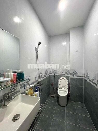 NHÀ HXT THÔNG MỚI ĐẸP 4PN QUANG TRUNG P8 GV DT 4*20M