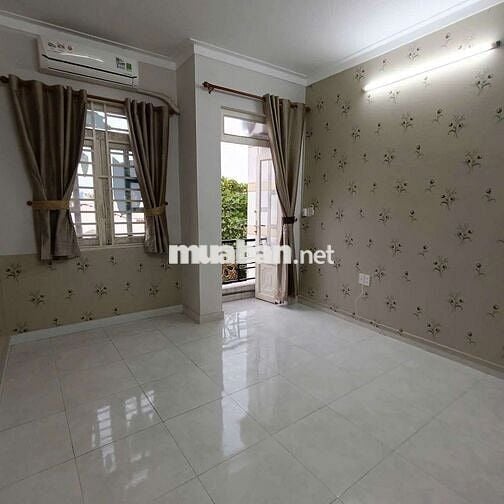 Nhà thuê 2 lầu 1 sân thượng trước trước cổng 3 mét