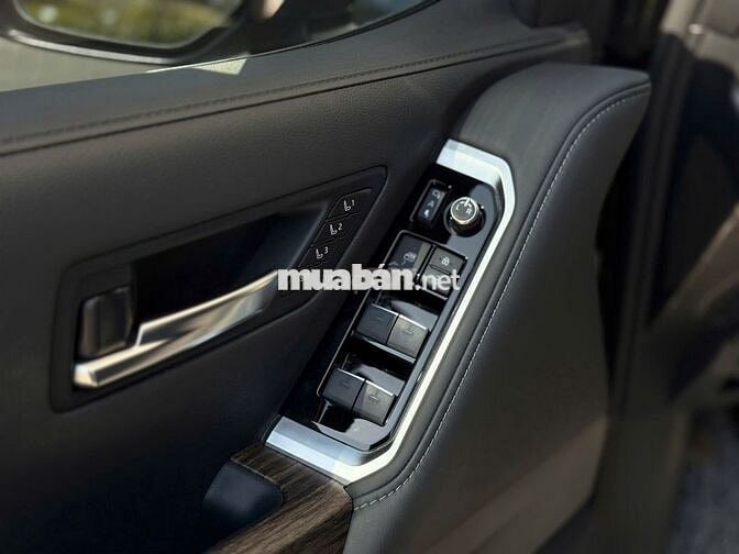 Toyota Land Cruiser 300 VXR V6 2023, Chất Như Mới