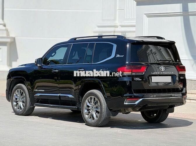 Toyota Land Cruiser 300 VXR V6 2023, Chất Như Mới