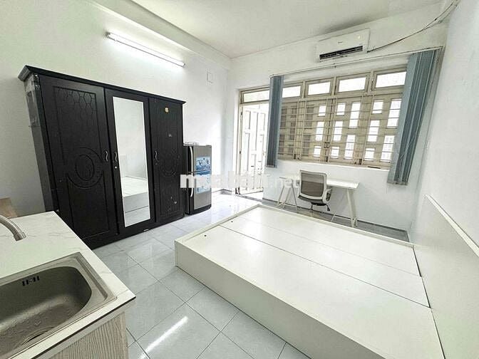 Cho thuê phòng có ban công nội thất