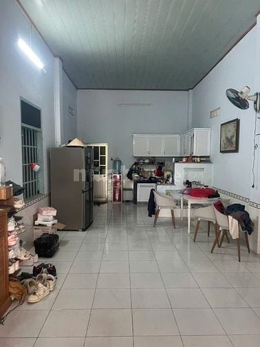 NHÀ CẤP 4, DT 329m2 ( 10x32), thổ cư 140m2 HẺM 11 TRẦN THỊ XANH, TĐH