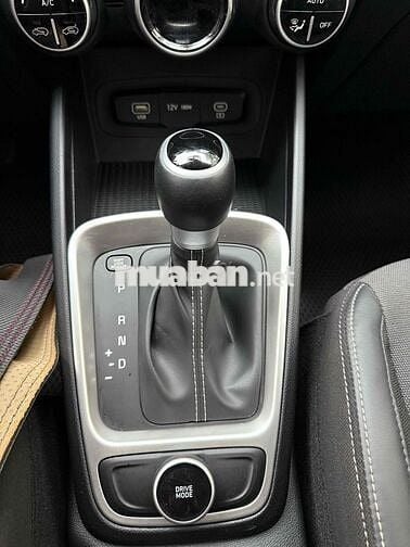 Hyundai Venue 2025 - 10000 km