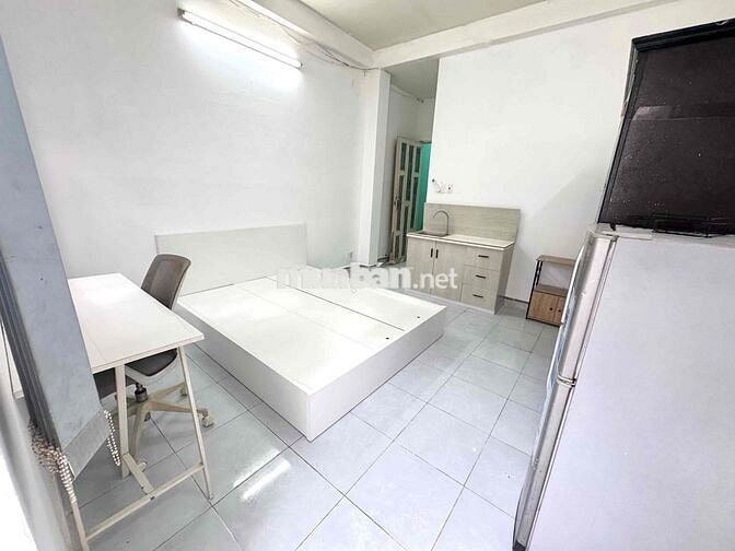 Cho thuê phòng có ban công nội thất