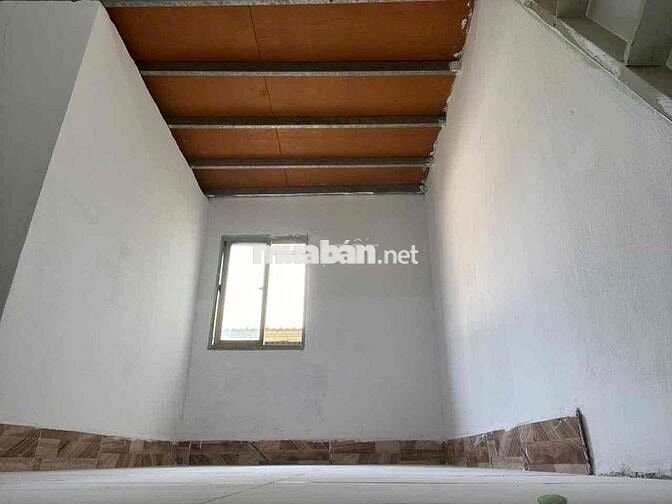 phòng trống mới sơn ,giờ tự do có bv 24/24 ,an ninh ,gần chợ Bình thới