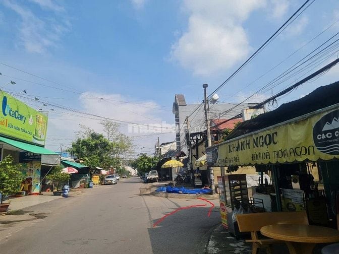 NHÀ CẤP 4, DT 329m2 ( 10x32), thổ cư 140m2 HẺM 11 TRẦN THỊ XANH, TĐH