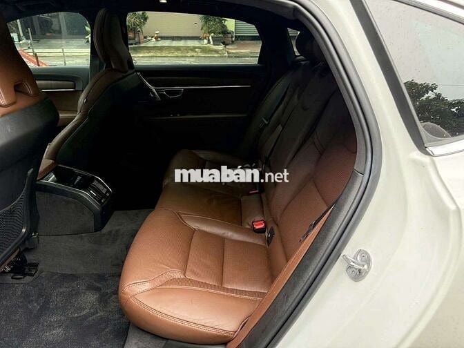 E cần bán Volvo S90 sx 2025 Trắng 4000km