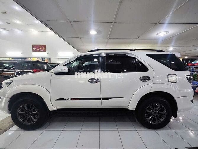 Toyota Fortuner Trắng 7 chỗ Số tự động