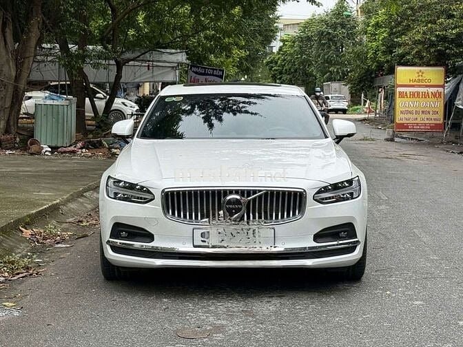 E cần bán Volvo S90 sx 2025 Trắng 4000km
