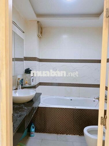 Nhà cho thuê hẻm Ngô Gia Tự Q10