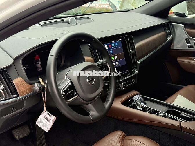 E cần bán Volvo S90 sx 2025 Trắng 4000km