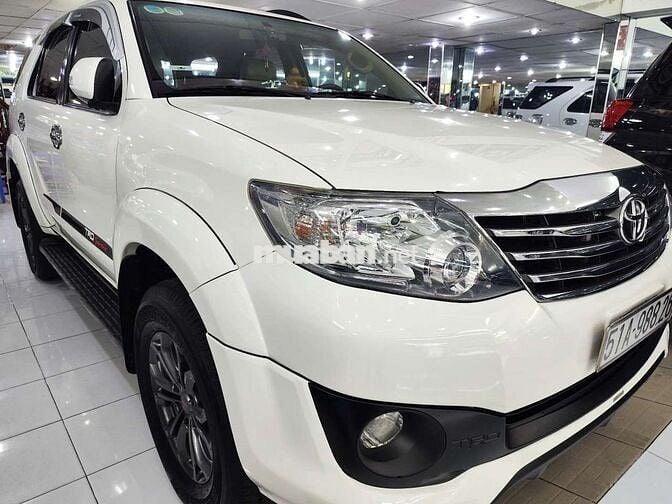 Toyota Fortuner Trắng 7 chỗ Số tự động