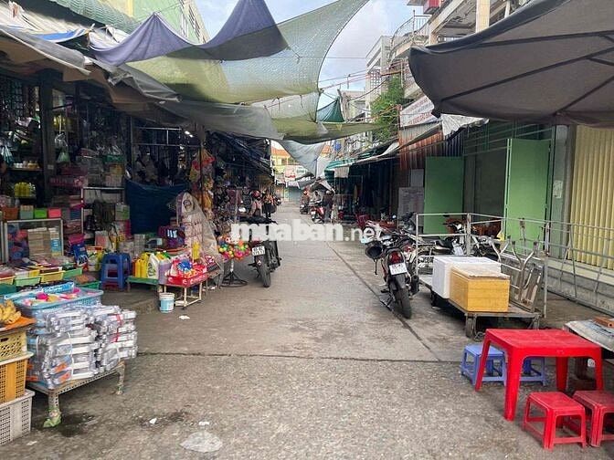 nhà kinh doanh ngay chợ Cái Răng