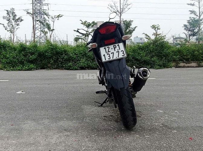 Xe Yamaha FZ150 màu đen sang số mượt, kiểm soát tốt