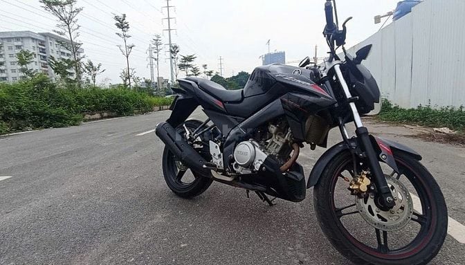 Xe Yamaha FZ150 màu đen sang số mượt, kiểm soát tốt
