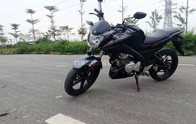 Xe Yamaha FZ150 màu đen sang số mượt, kiểm soát tốt