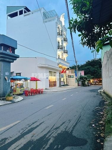 Bán nhà hẻm cụt có sân để xe máy, ngay trường tiểu học Đặng Thùy Trâm