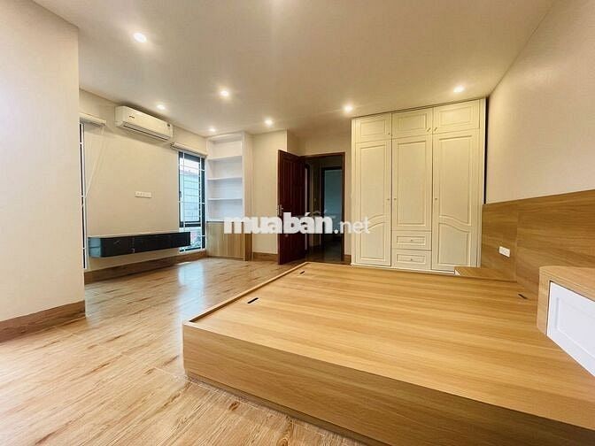 Bán nhà cạnh cđ FPT,48M 6 Tầng, Ô Tô vào nhà, Lô góc, 2 mặt ngõ,ở ngay