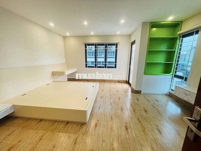 Bán nhà cạnh cđ FPT,48M 6 Tầng, Ô Tô vào nhà, Lô góc, 2 mặt ngõ,ở ngay