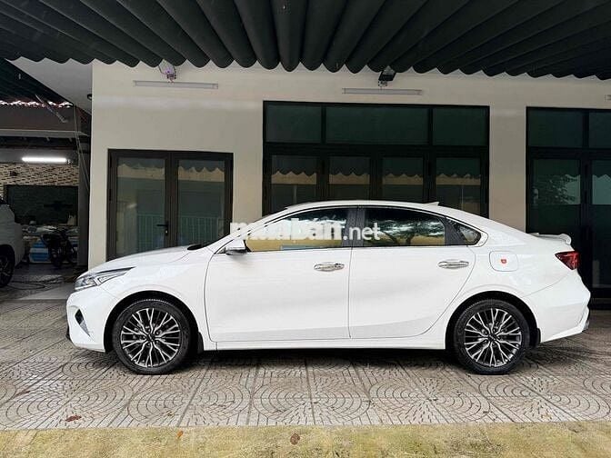 Kia K3 2024 Premium 2.0 AT - 5000 km 599tr