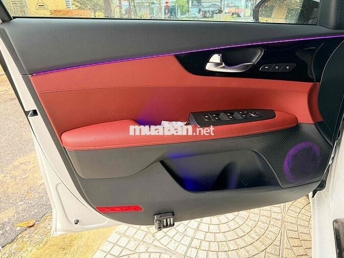 Kia K3 2024 Premium 2.0 AT - 5000 km 599tr