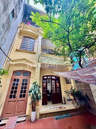 Cần bán gấp nhà 81M², 3 tầng, mặt tiền 5.6m, giá 19 tỷ phố Võng Thị