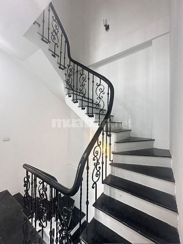 Bán nhà Hồ Đền Lừ ô tô đỗ cửa, Dt 43m2, 4t, mt 3.5m, giá 8.3 tỷ, 