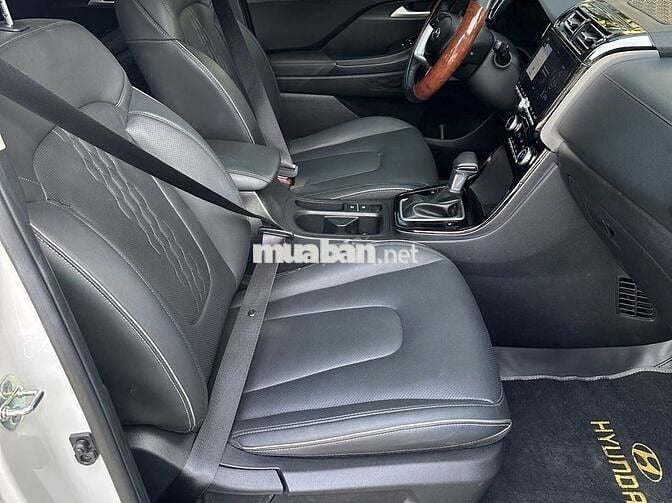 Hyundai Creta cao cấp 2023 “8 nghìn km” như mới 6x