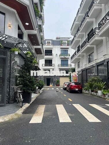 NHÀ PHỐ HÀ HUY GIÁP. TRỆT LỬNG 3 LẦU 4PN 5WC. XE HƠI ĐỖ CỬA