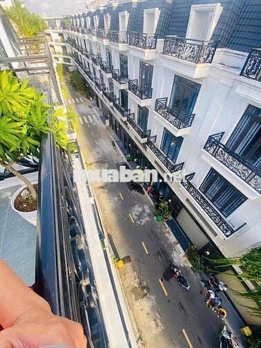 NHÀ PHỐ HÀ HUY GIÁP. TRỆT LỬNG 3 LẦU 4PN 5WC. XE HƠI ĐỖ CỬA