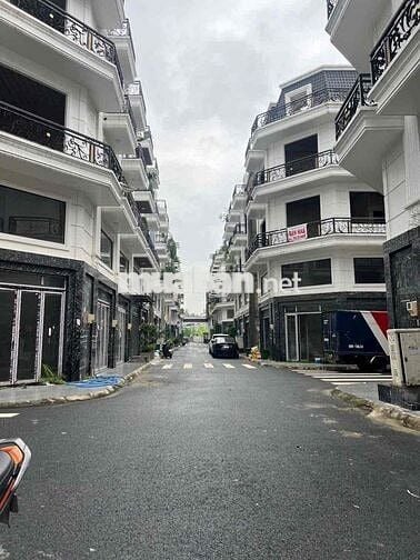 NHÀ PHỐ HÀ HUY GIÁP. TRỆT LỬNG 3 LẦU 4PN 5WC. XE HƠI ĐỖ CỬA