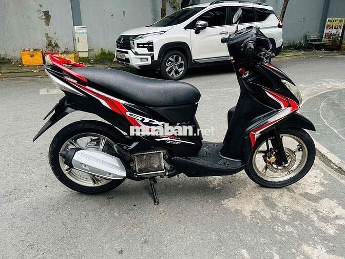 Yamaha Luvias FI 2015 Đen Đỏ