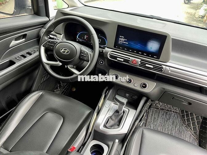 Hyundai Stargazer 2022 Trắng 7 chỗ