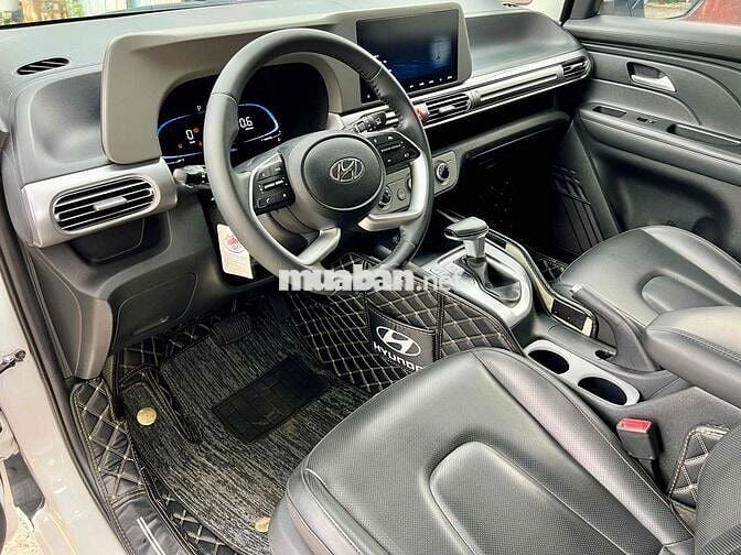 Hyundai Stargazer 2022 Trắng 7 chỗ