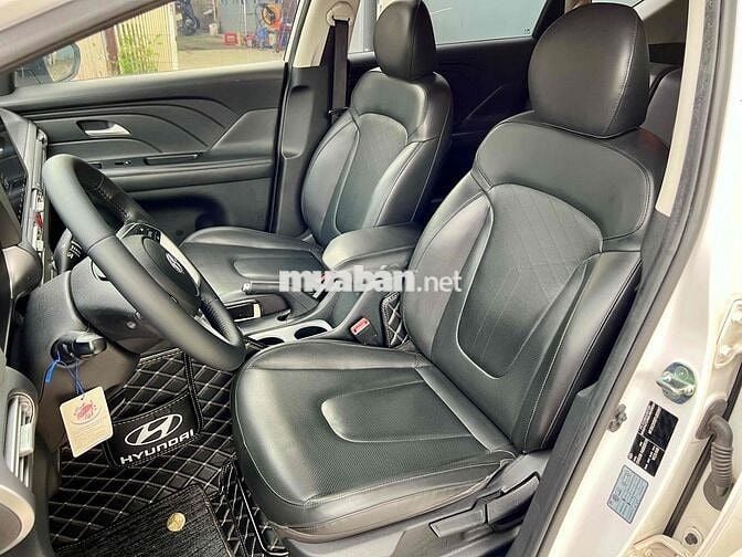 Hyundai Stargazer 2022 Trắng 7 chỗ