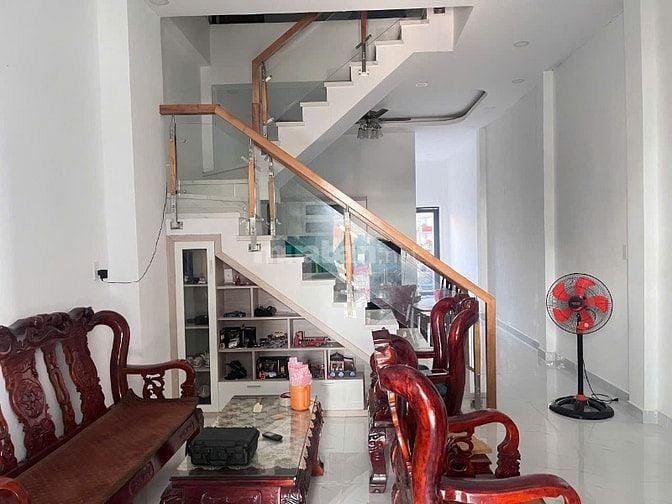 CHÍNH CHỦ CẦN BÁN NHÀ ĐẸP 1 TRỆT-1 LẦU-SỔ HỒNG-DỌN ĐẾN Ở NGAY